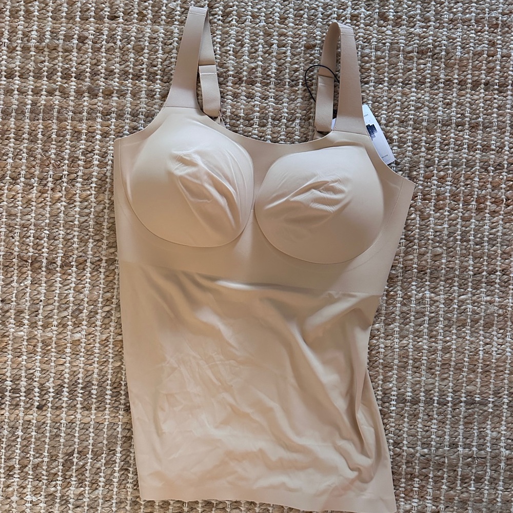Evelyn Bobbie Structured Scoop Bra Tank - Picture 2 of 3